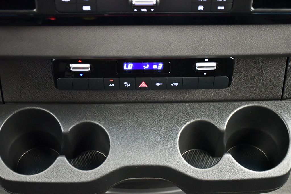 Thumbnail: 2025 Mercedes-Benz Sprinter - 21