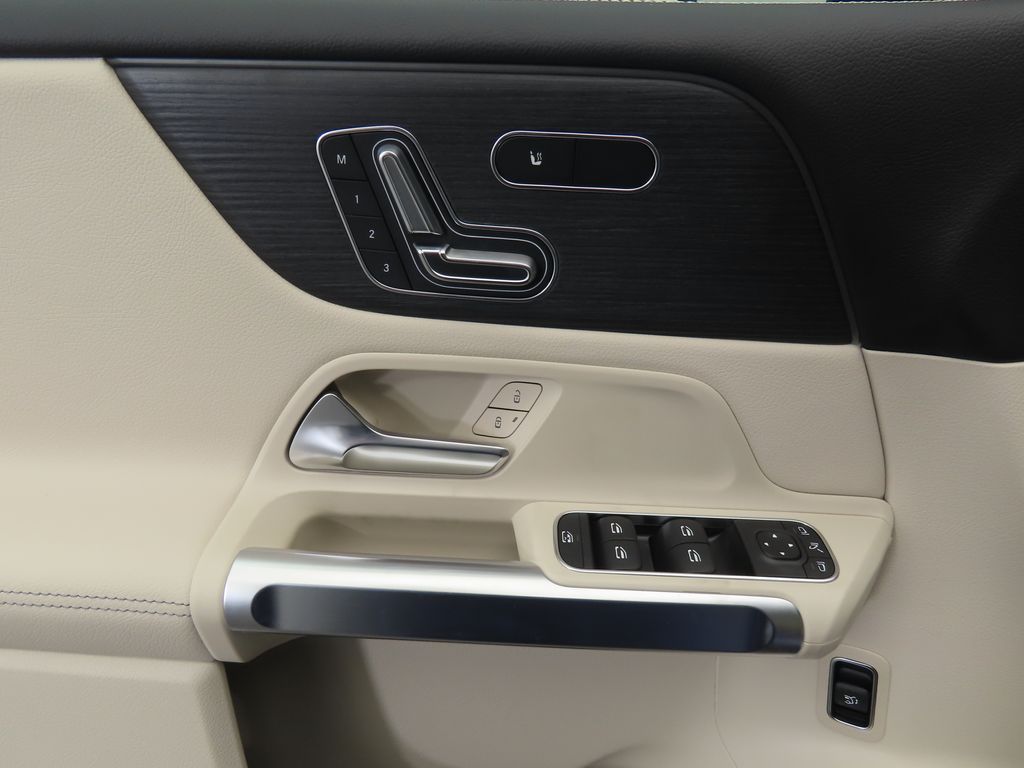 Thumbnail: 2026 Mercedes-Benz GLB - 25