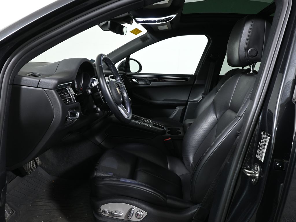 Thumbnail: 2021 Porsche Macan - 5