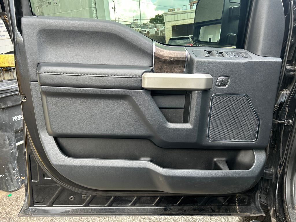 2022 Agate Black Metallic Ford Super Duty F-250 SRW Lariat 4X4 Truck