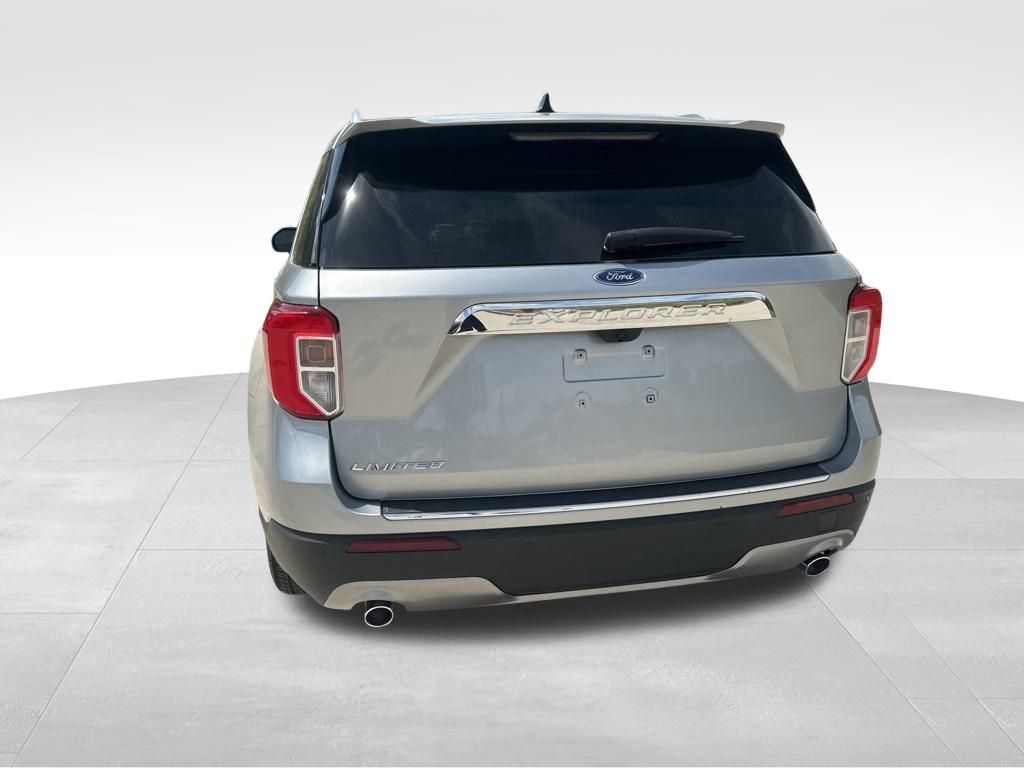 2023 Iconic Silver Metallic Ford Explorer Limited RWD SUV