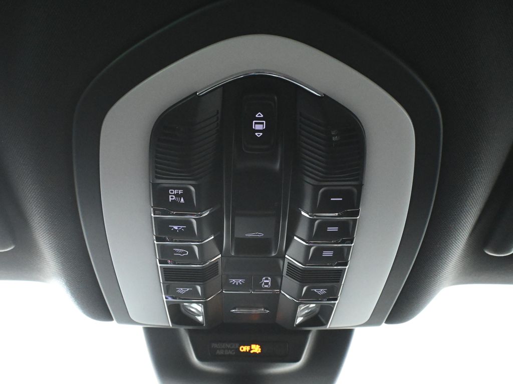 Thumbnail: 2025 Porsche Macan - 20