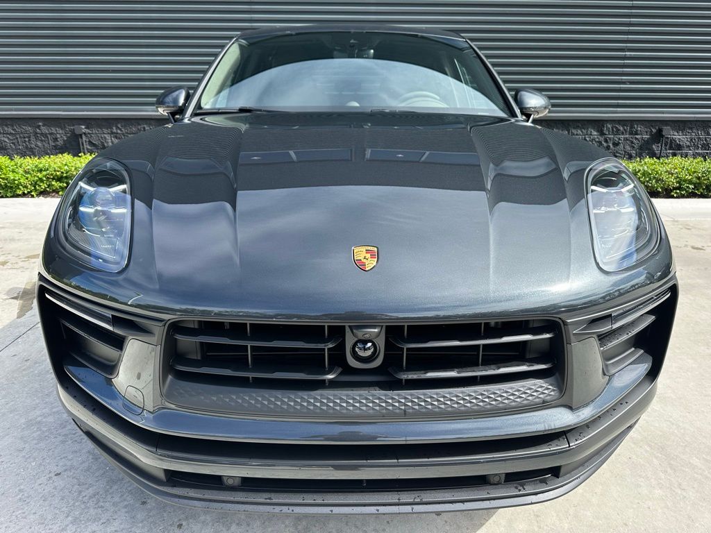 Thumbnail: 2025 Porsche Macan - 7