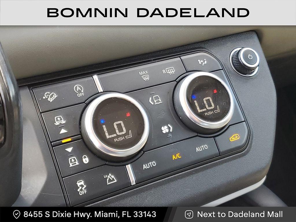 2020 Land Rover Defender 110 SE photo
