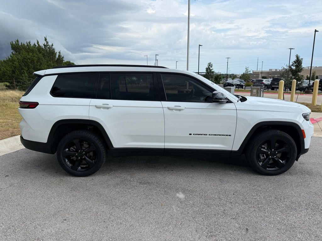 Thumbnail: 2023 Jeep Grand Cherokee L - 4