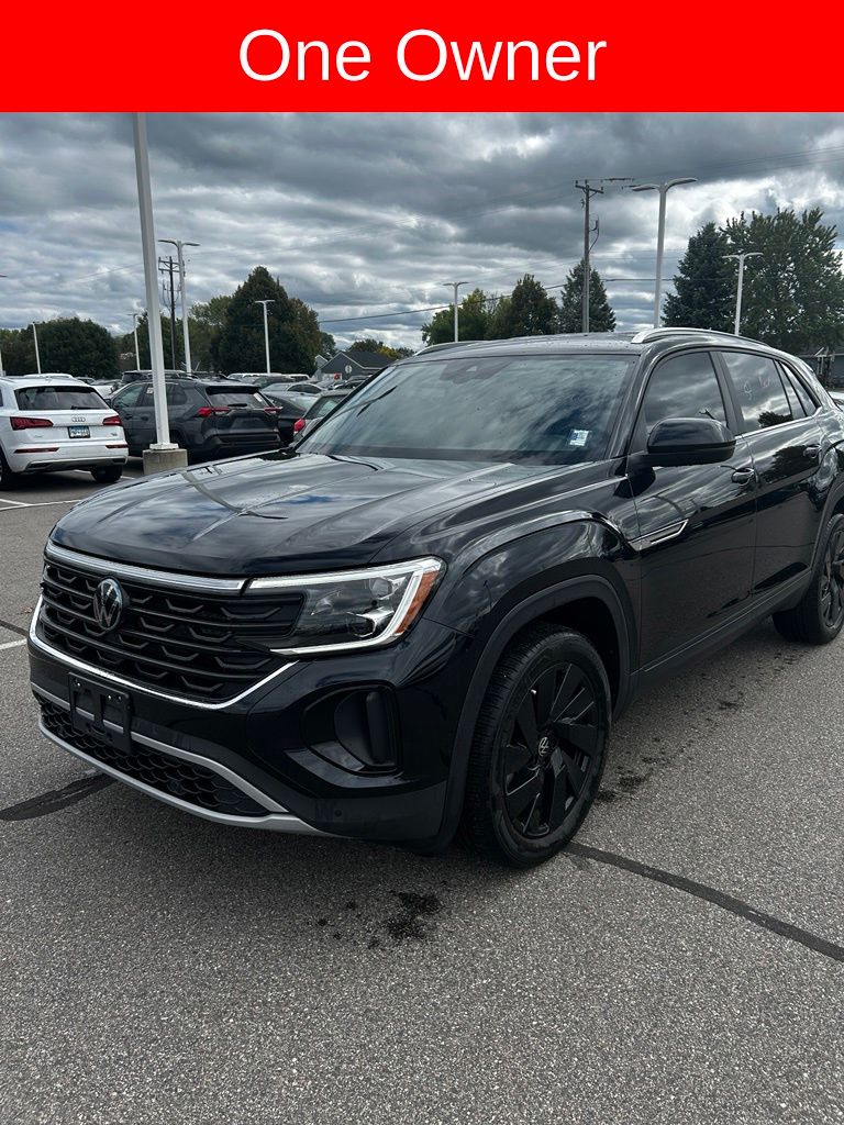 Used 2024 Volkswagen Atlas Cross Sport SE w/Tech with VIN 1V2HE2CA3RC216729 for sale in Waite Park, Minnesota