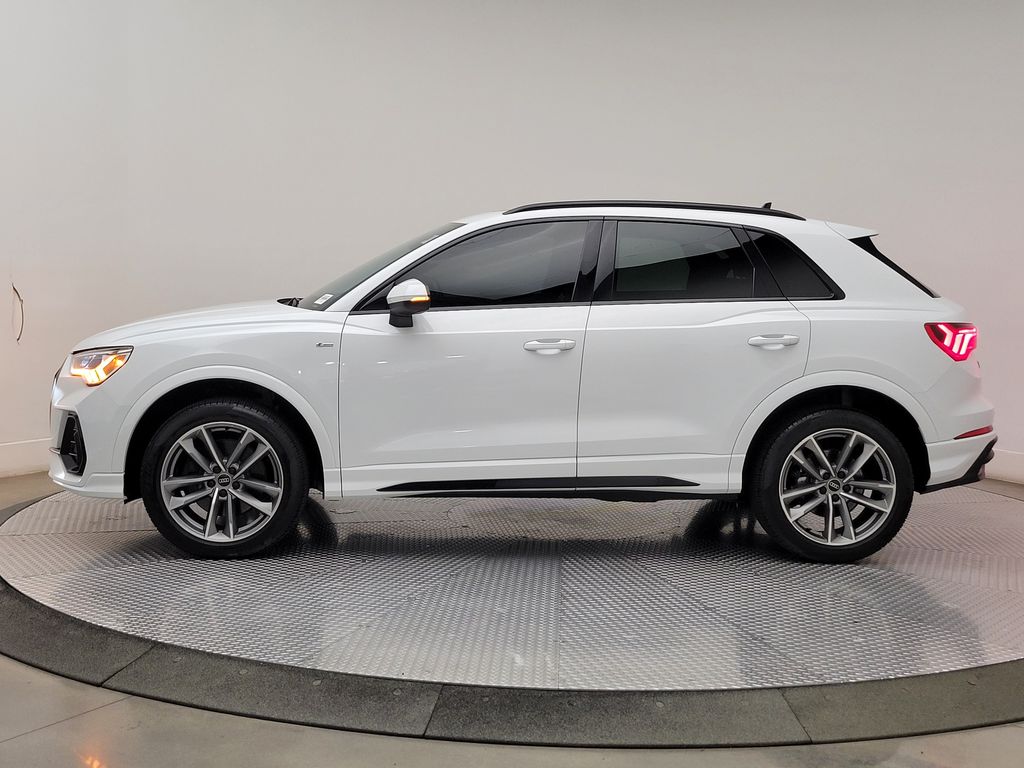 Thumbnail: 2023 Audi Q3 - 3