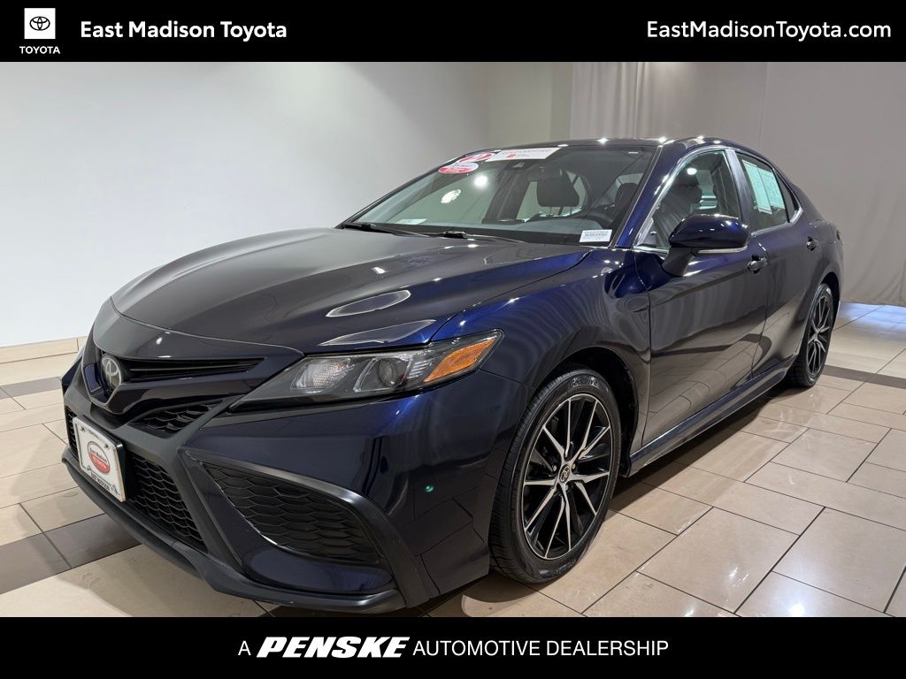 2022 Toyota Camry SE -
                Madison, WI