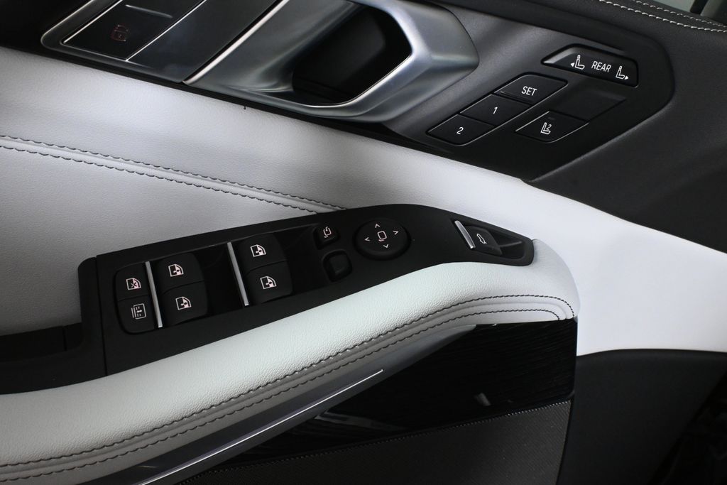 Thumbnail: 2027 BMW X7 - 30