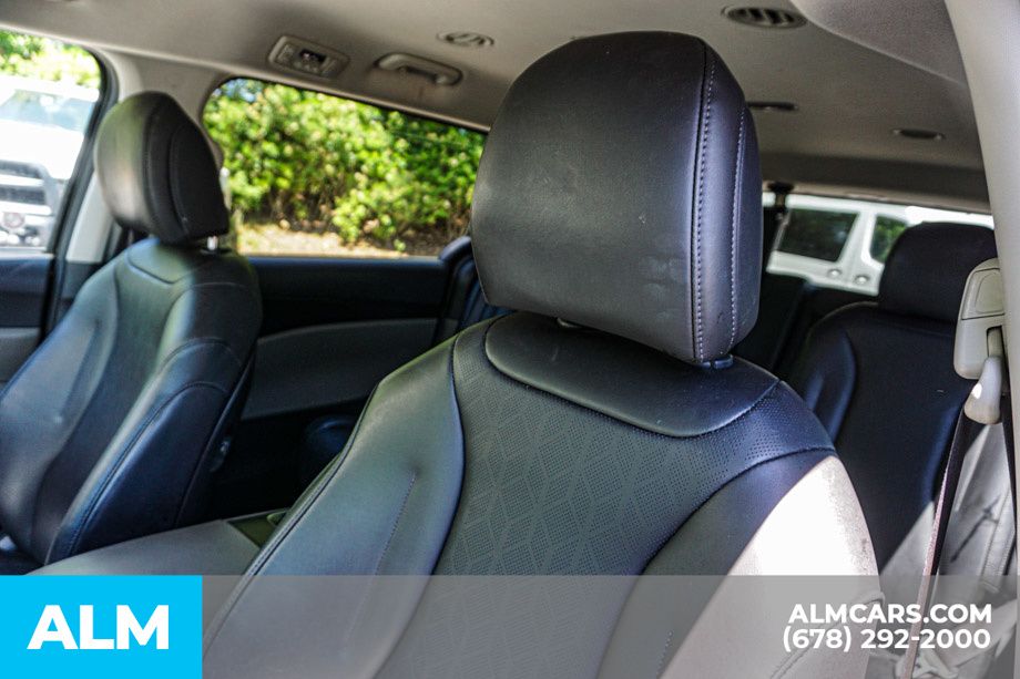 Used 2025 Black Kia LXS image 18