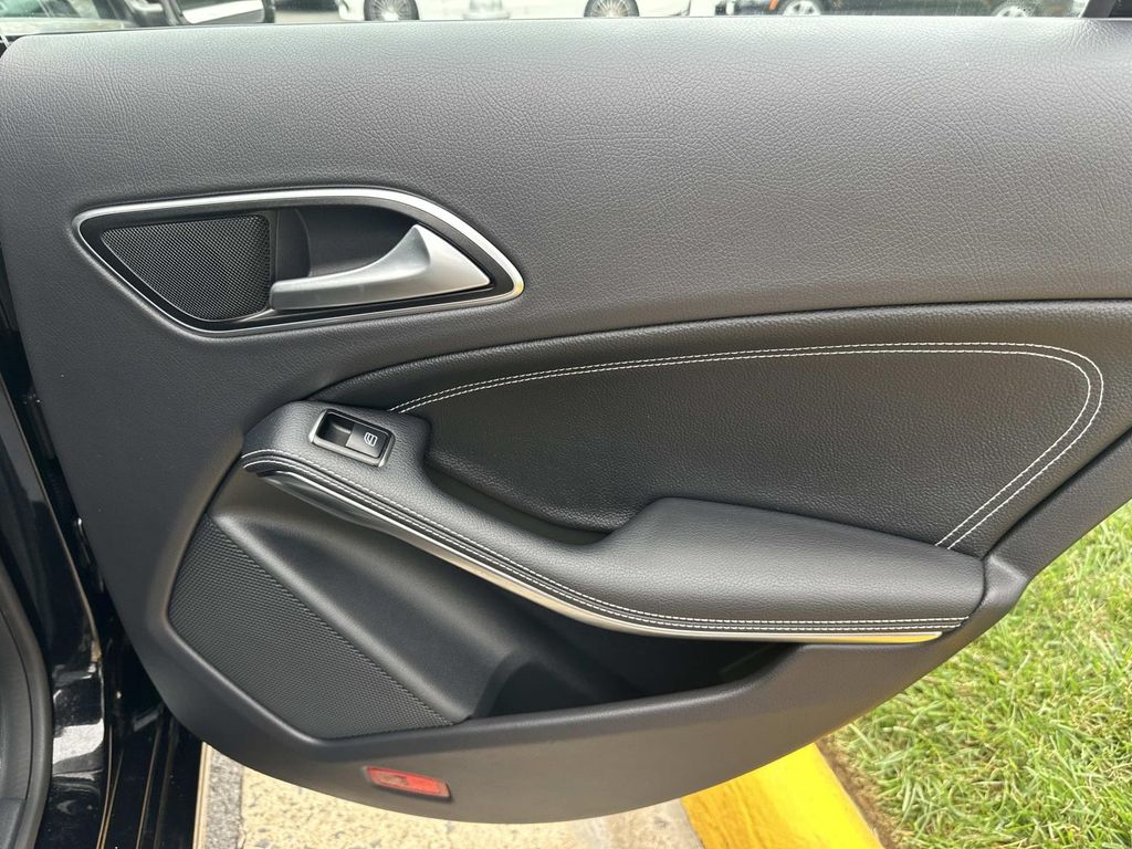 Thumbnail: 2014 Mercedes-Benz CLA - 24