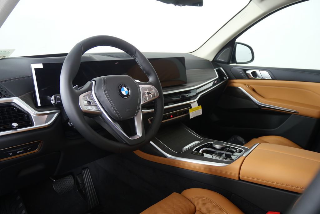 Thumbnail: 2026 BMW X7 - 12