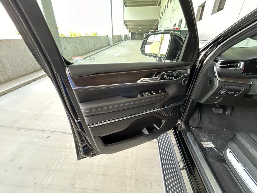 Used 2024 Diamond Black Crystal Pearlcoat Jeep Base image 45