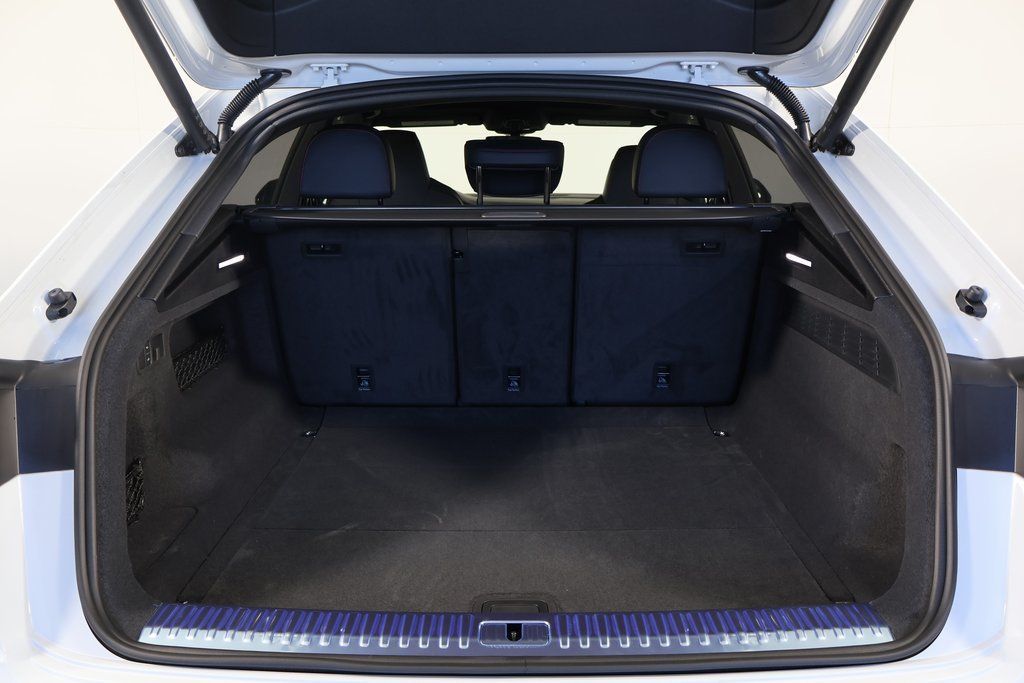 Thumbnail: 2026 Audi RS Q8 - 8