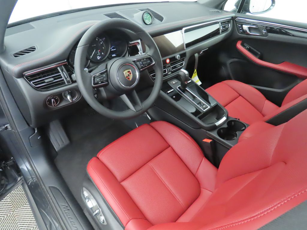 Thumbnail: 2025 Porsche Macan - 4