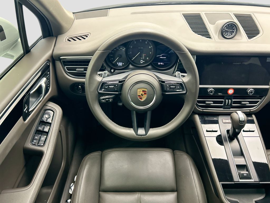 Thumbnail: 2023 Porsche Macan - 12