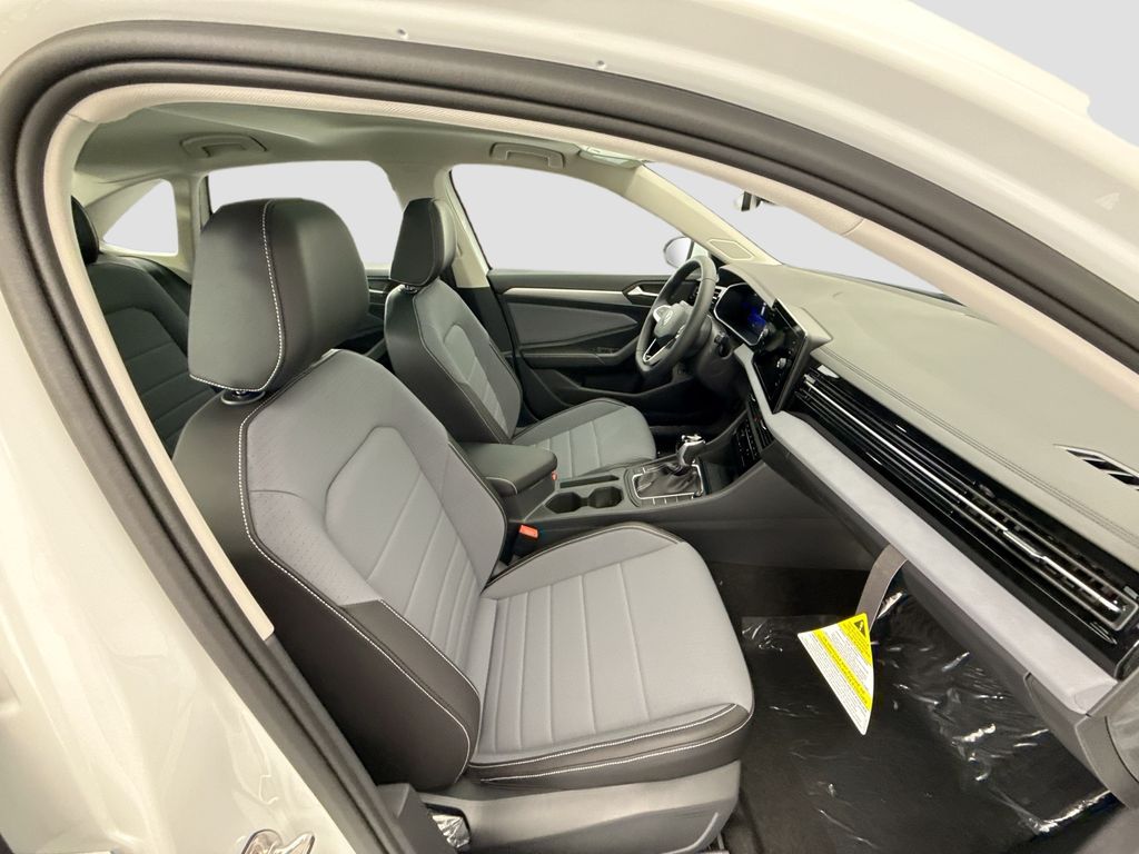 Thumbnail: 2026 Volkswagen Jetta - 18