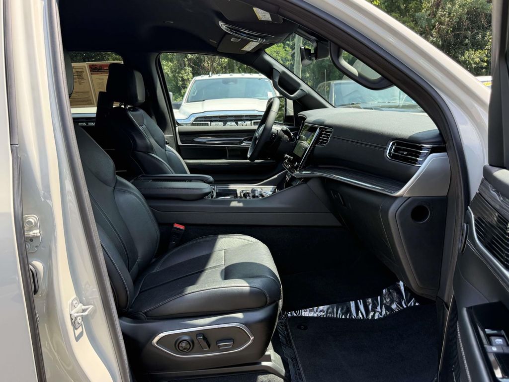 Used 2022 White Jeep Series II image 15