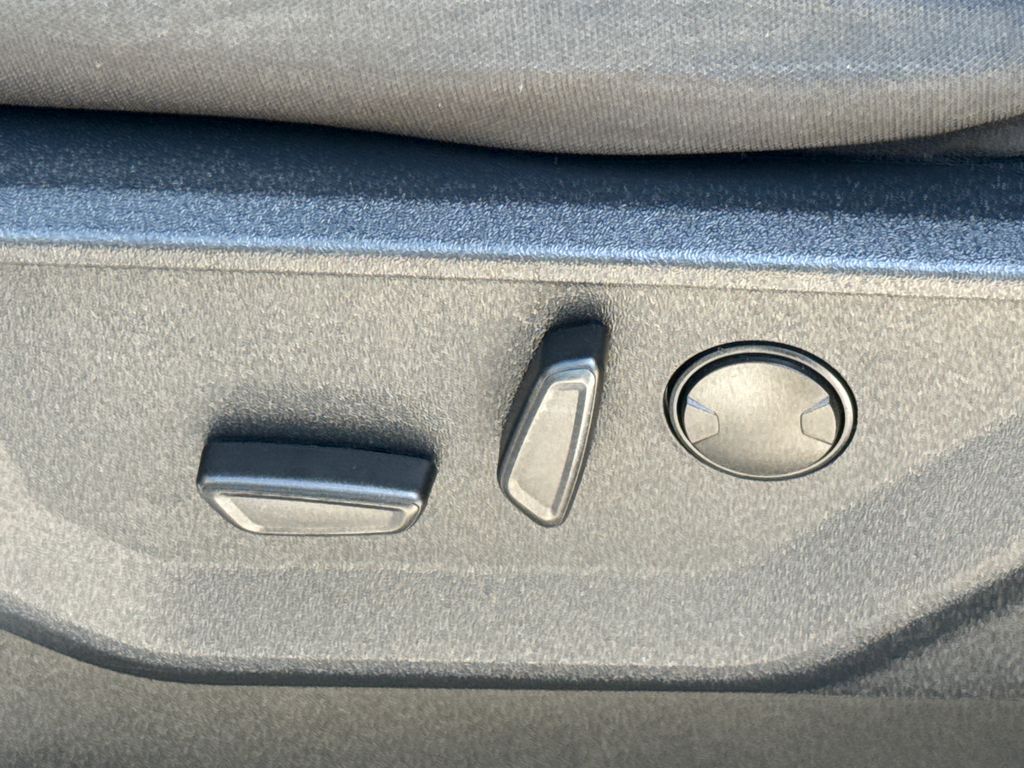 Used 2022 Gray Ford XLT image 27