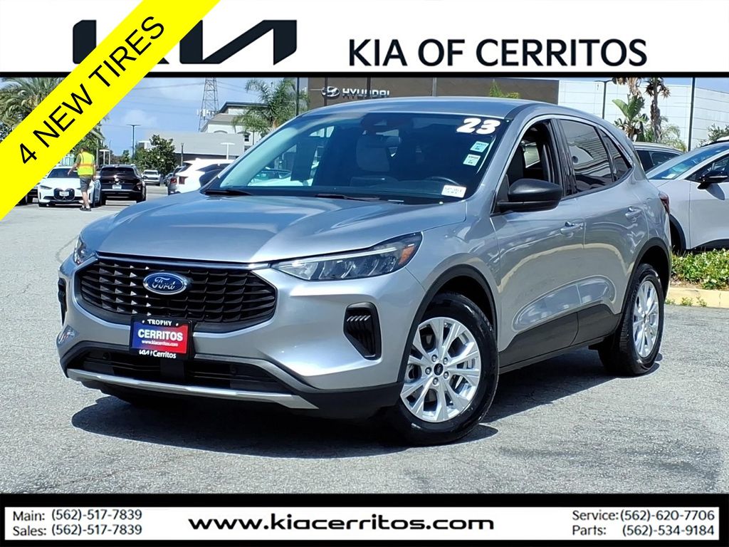 Iconic Silver Metallic 2023 Ford Escape Hybrid Active FWD SUV / Crossover Front-Wheel Drive Continuously Variable Transmission