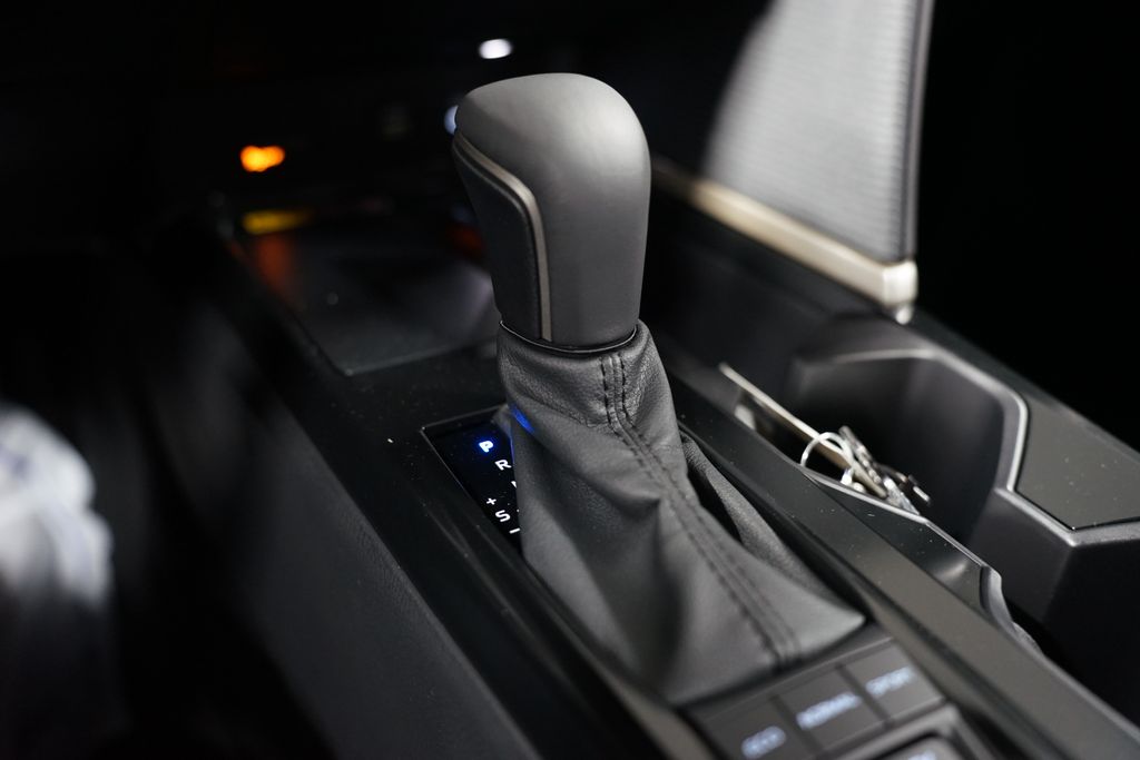 2025 Toyota Camry SE 23