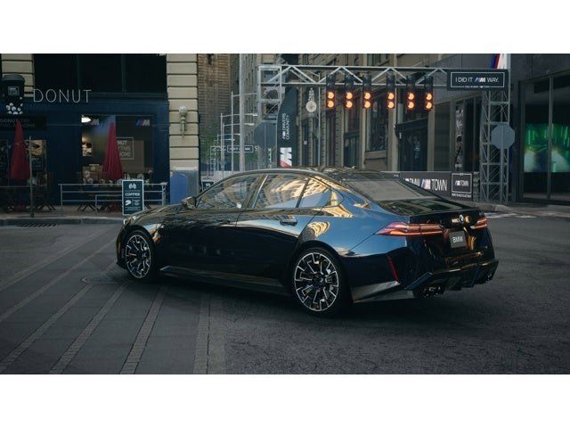 Thumbnail: 2026 BMW M5 - 2