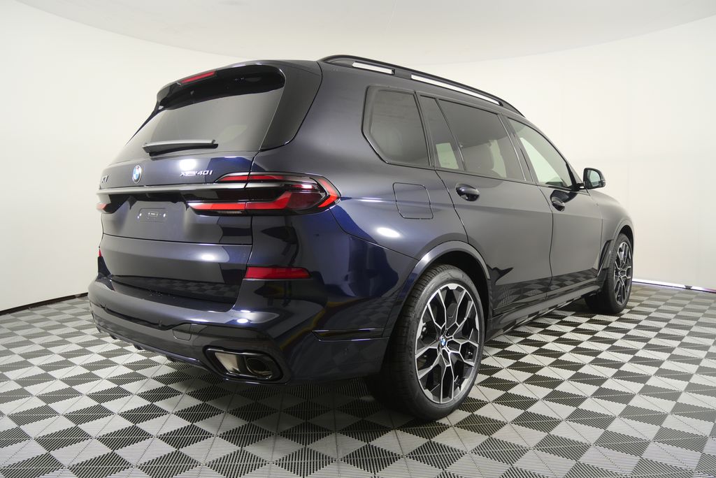 Thumbnail: 2027 BMW X7 - 3