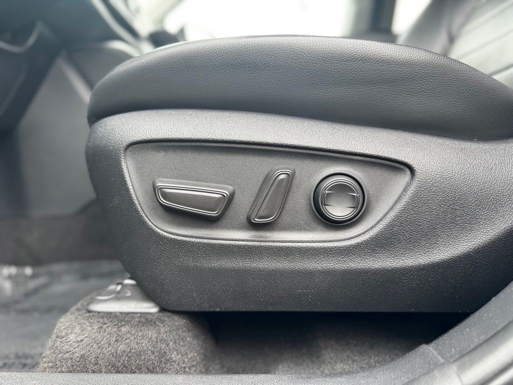 Used 2023 Toyota Highlander Hybrid SUV