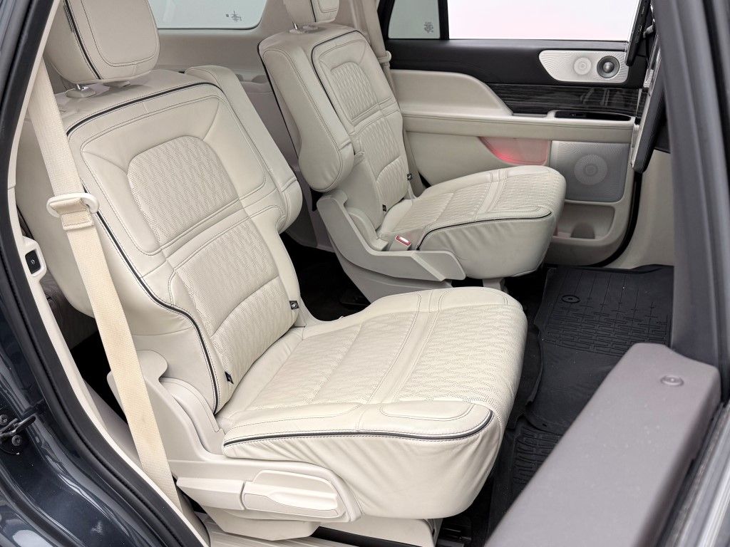 Thumbnail: 2021 Lincoln Navigator - 23