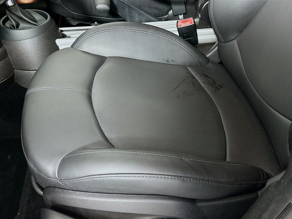 Thumbnail: 2013 MINI Cooper Countryman - 18