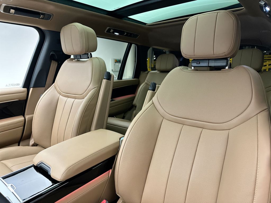 Thumbnail: 2025 Land Rover Range Rover - 8