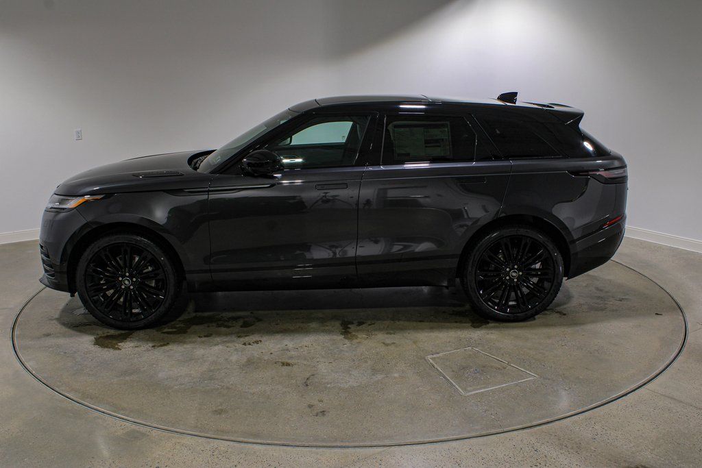 Certified Used 2026  Land Rover Dynamic SE image 2