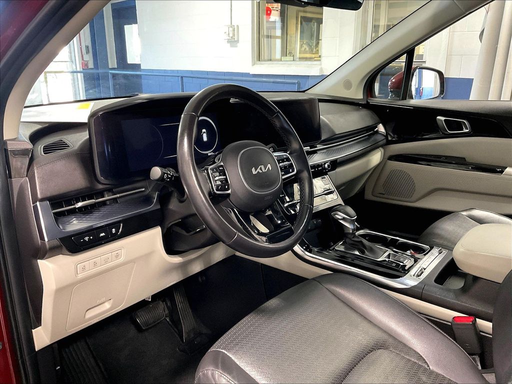 2023 Kia Carnival — photo 8