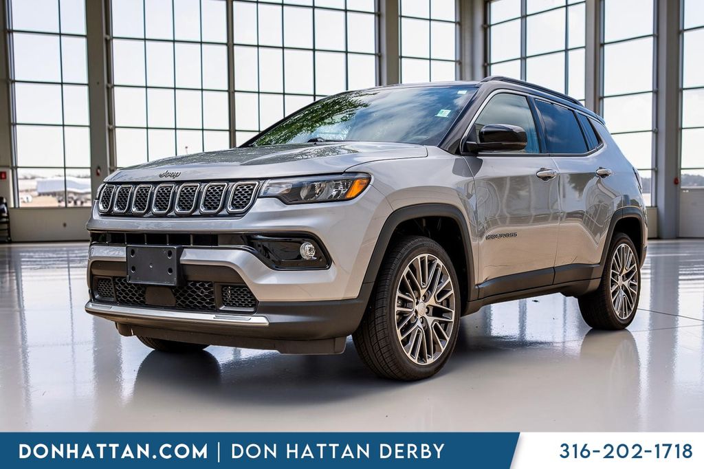 Billet Silver Metallic Clearcoat 2023 Jeep Compass SUV / Crossover Four-Wheel Drive 8-Speed Automatic