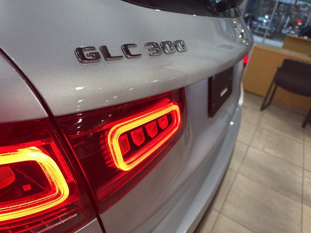 2021 Mercedes-Benz GLC GLC 300 28