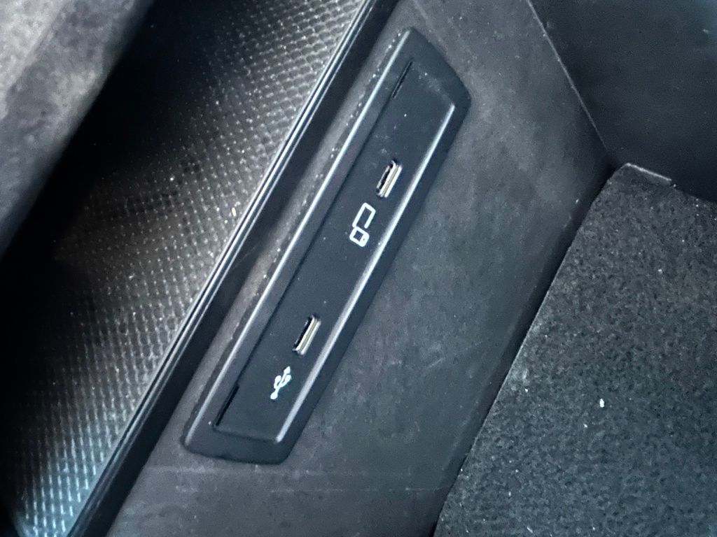 Used 2022  Mercedes-Benz GLC 300 image 29