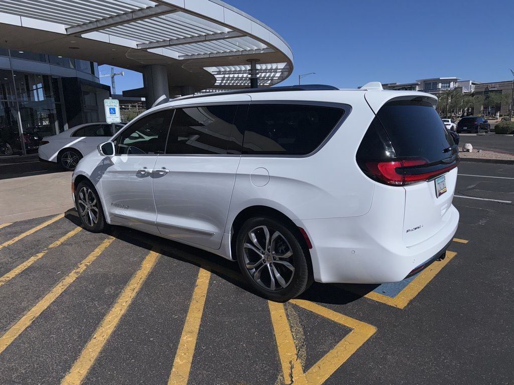 2022 Chrysler Pacifica Pinnacle 2