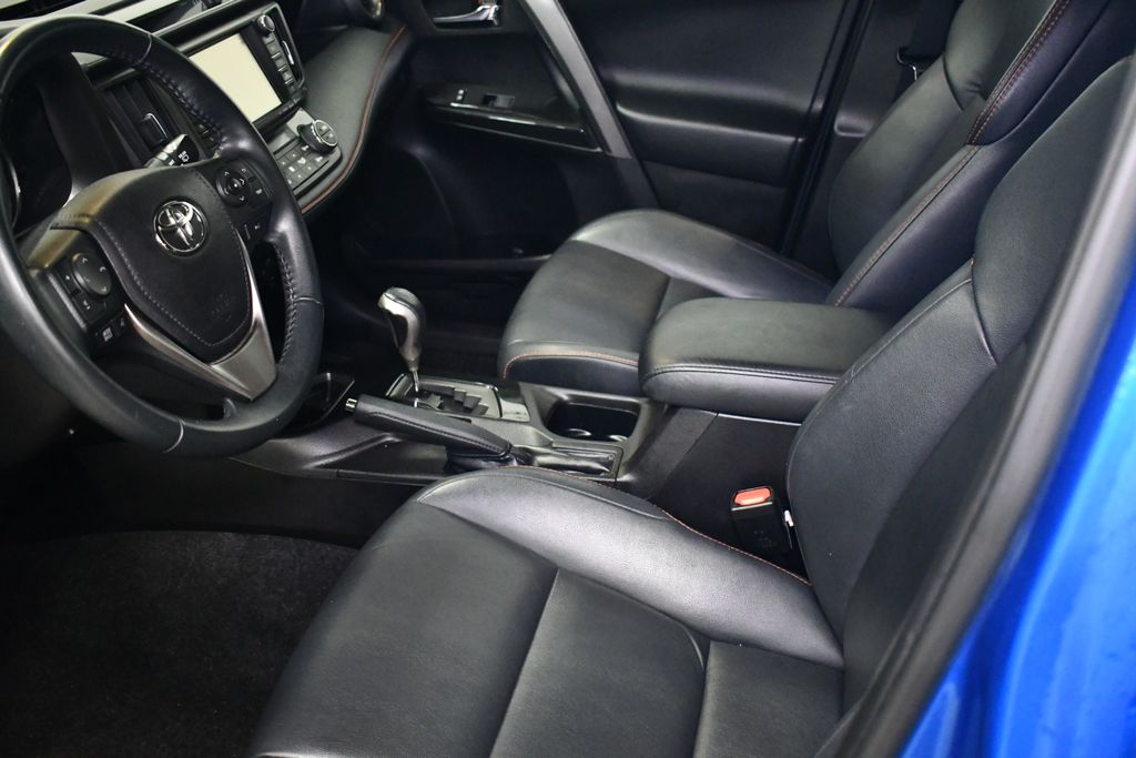 Thumbnail: 2018 Toyota RAV4 - 25