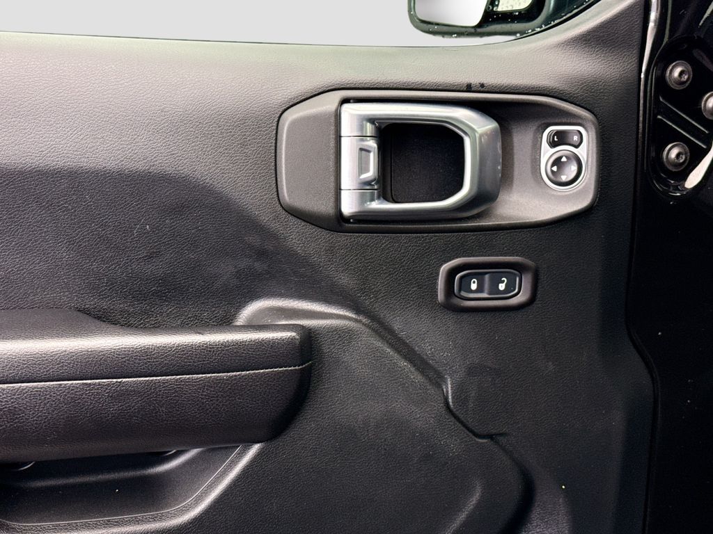 Thumbnail: 2018 Jeep Wrangler - 24