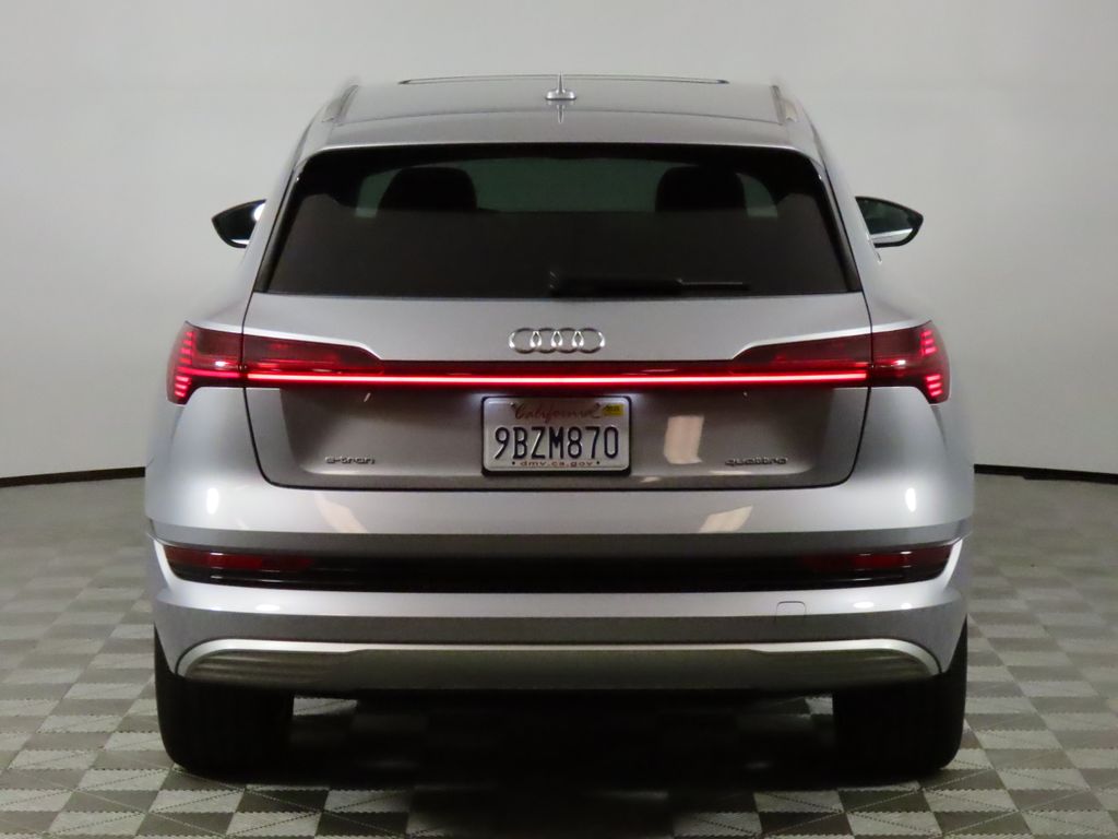 Thumbnail: 2022 Audi e-tron - 4