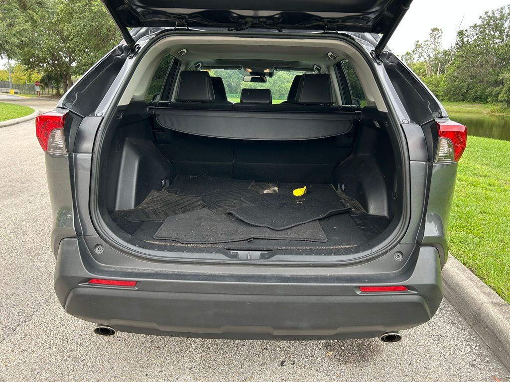 2020 Toyota RAV4 XLE Premium 10