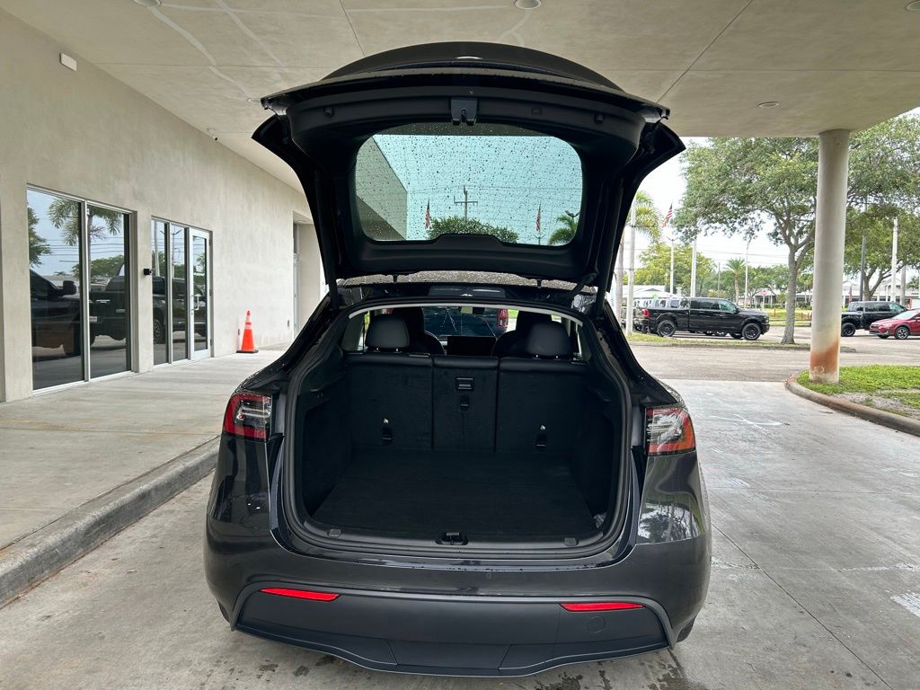 Used 2024  Tesla  image 27