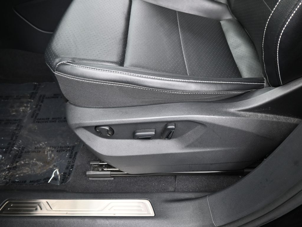 Used 2022 Deep Black Volkswagen 3.6L V6 SE w/Technology image 16