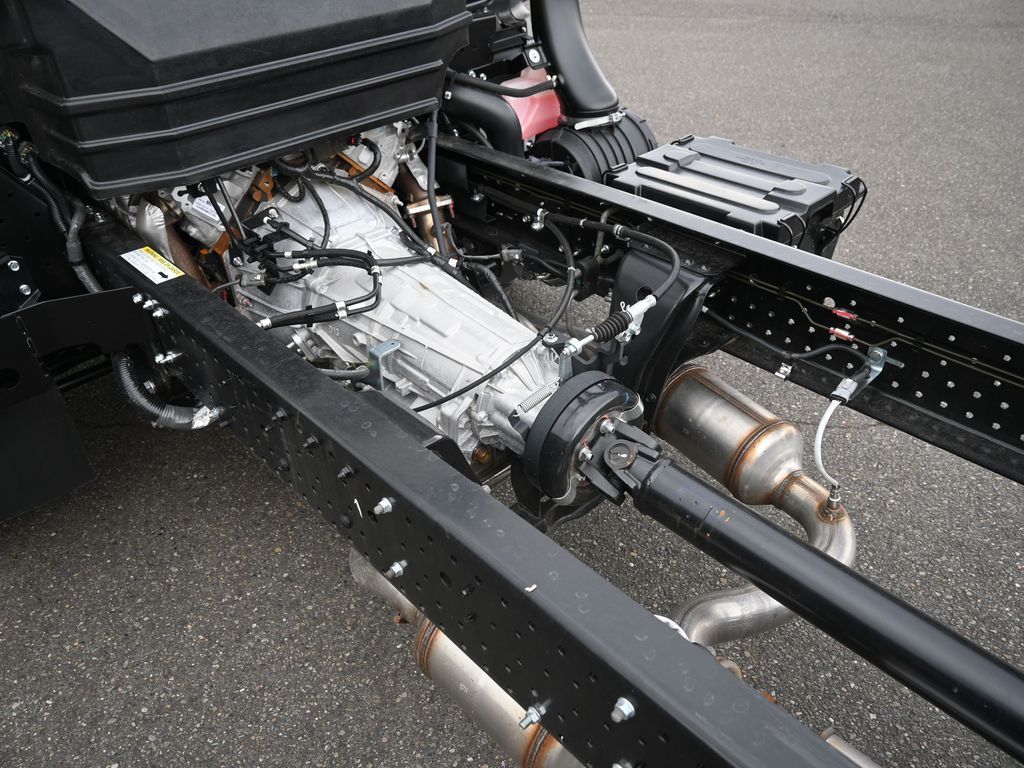 2024 Isuzu NPR HD 