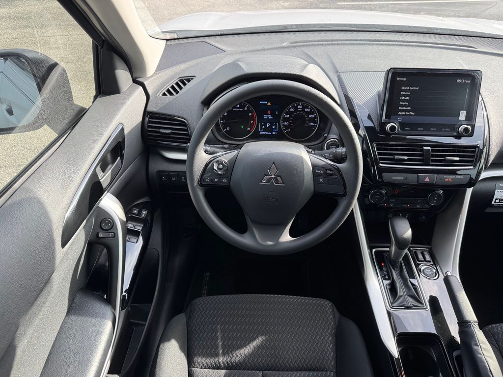 2025 Mitsubishi Eclipse Cross LE photo 15