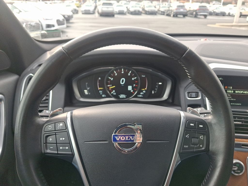 Thumbnail: 2015 Volvo XC60 - 19