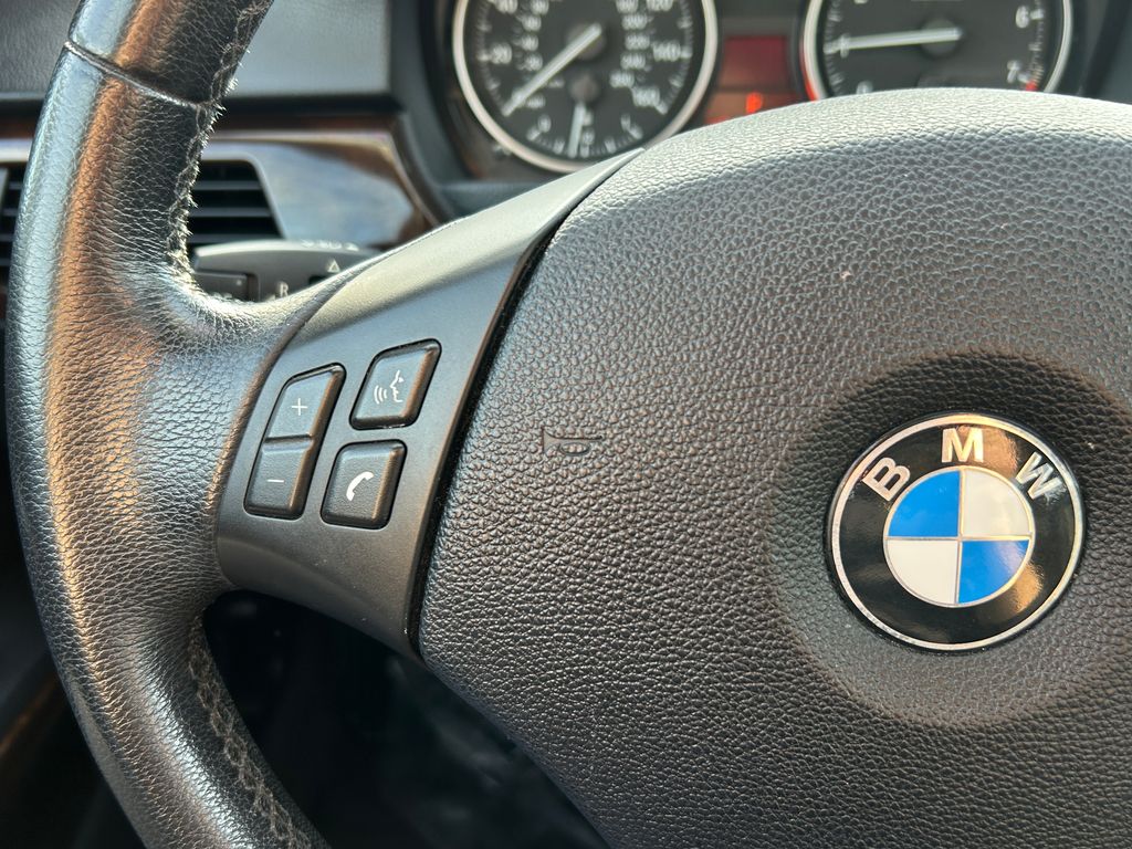 Thumbnail: 2011 BMW 3 Series - 19