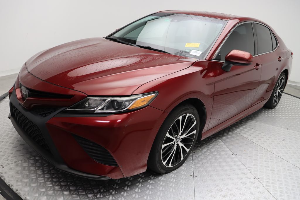 2018 Toyota Camry SE 2