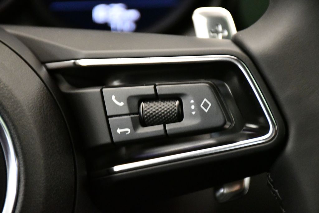 Thumbnail: 2025 Porsche Macan - 28