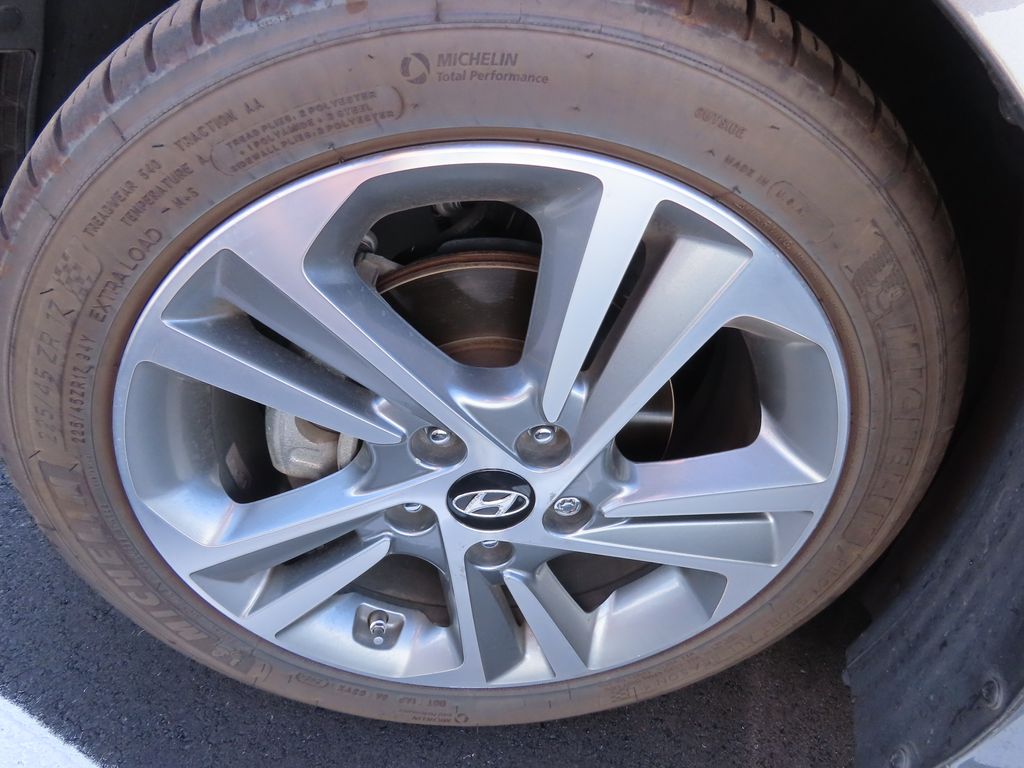 Thumbnail: 2017 Hyundai Elantra - 15